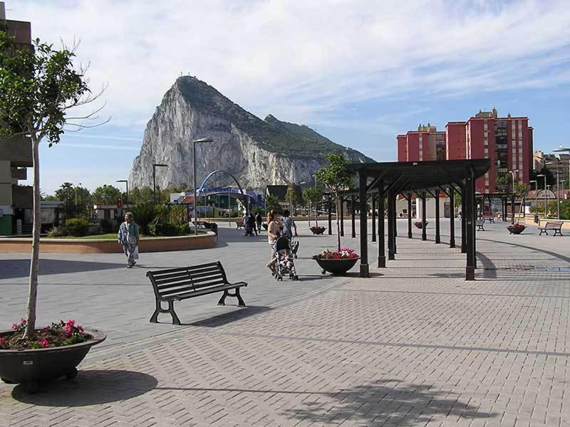 Practico Apartamento A 5 Min Andando De Gibraltar Y El Centro, Frente Al Mar La Línea de la Concepción Extérieur photo