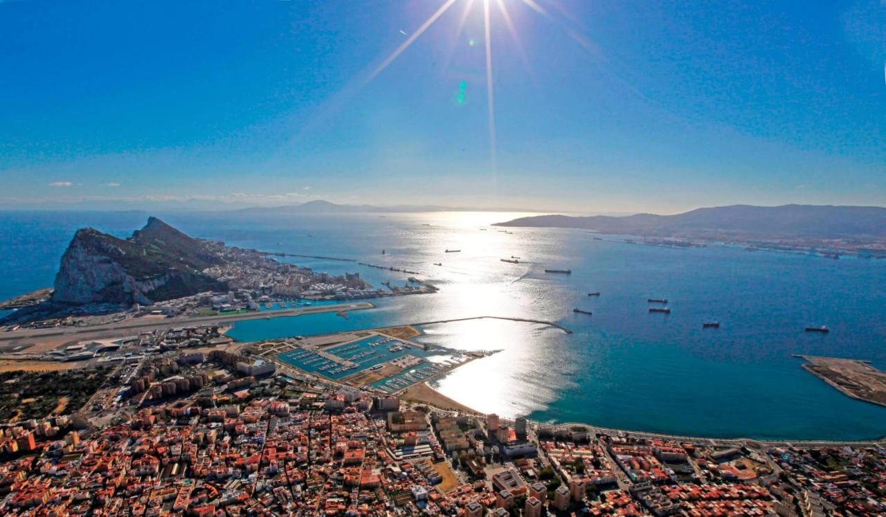 Practico Apartamento A 5 Min Andando De Gibraltar Y El Centro, Frente Al Mar La Línea de la Concepción Extérieur photo