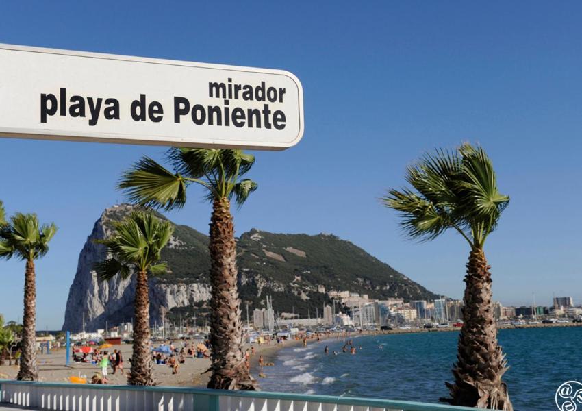 Practico Apartamento A 5 Min Andando De Gibraltar Y El Centro, Frente Al Mar La Línea de la Concepción Extérieur photo